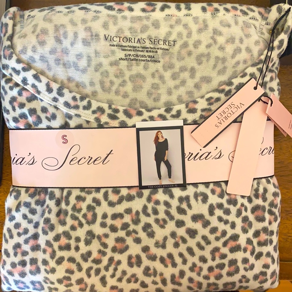 Victoria’s Secret cozy jogger PJ set